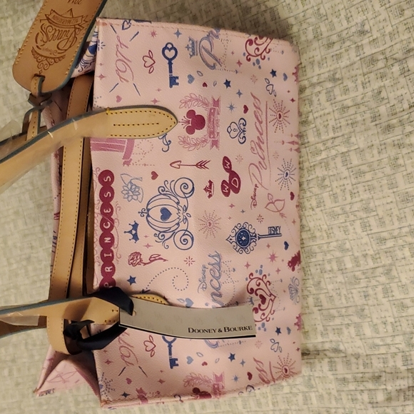 Disney Dooney & Bourke 2014 Princess Half Marathon Weekened‎ Bag - Picture 7 of 16